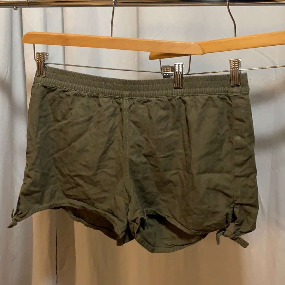 Madewell green shorts